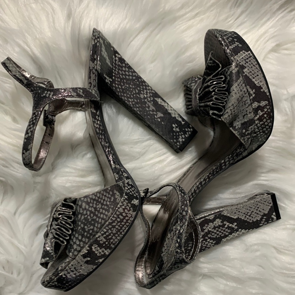 Jessica Simpson Casa Pumps Dark Pewter Stamped Metallic Snake Bow Platform Heels - Picture 11 of 14